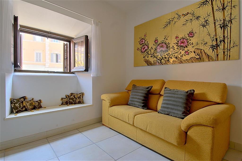 Pearl Suite Rome Room photo