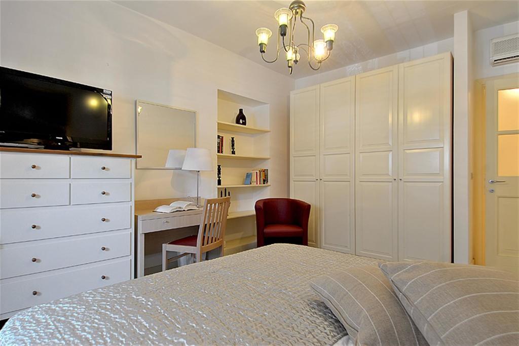 Pearl Suite Rome Room photo