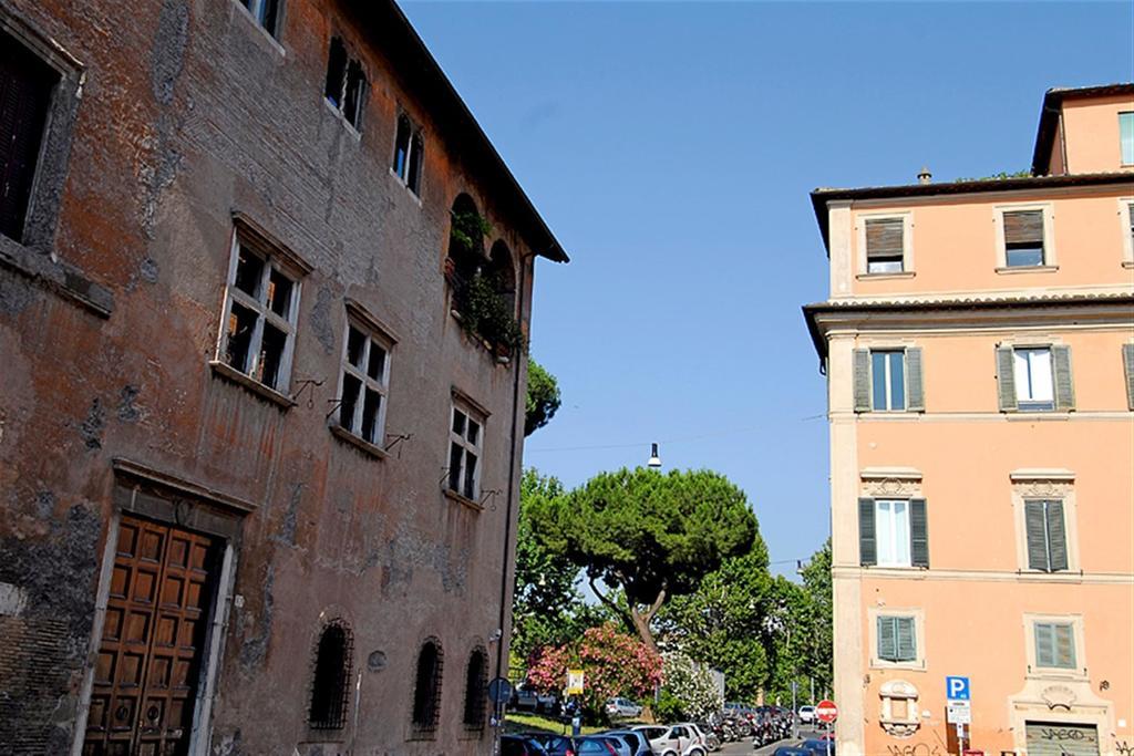Pearl Suite Rome Room photo