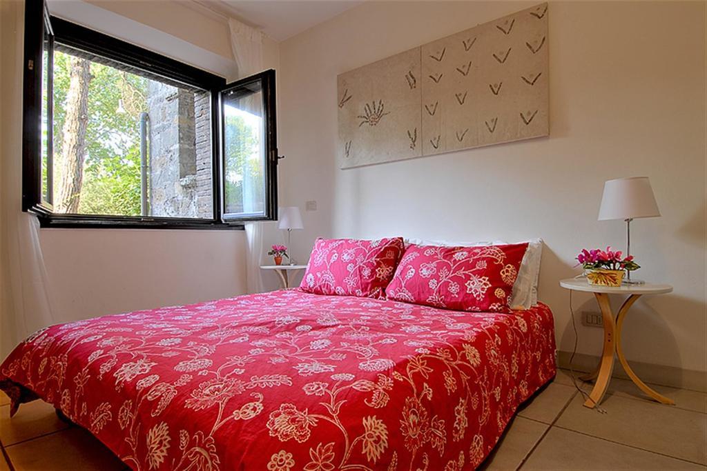 Pearl Suite Rome Room photo